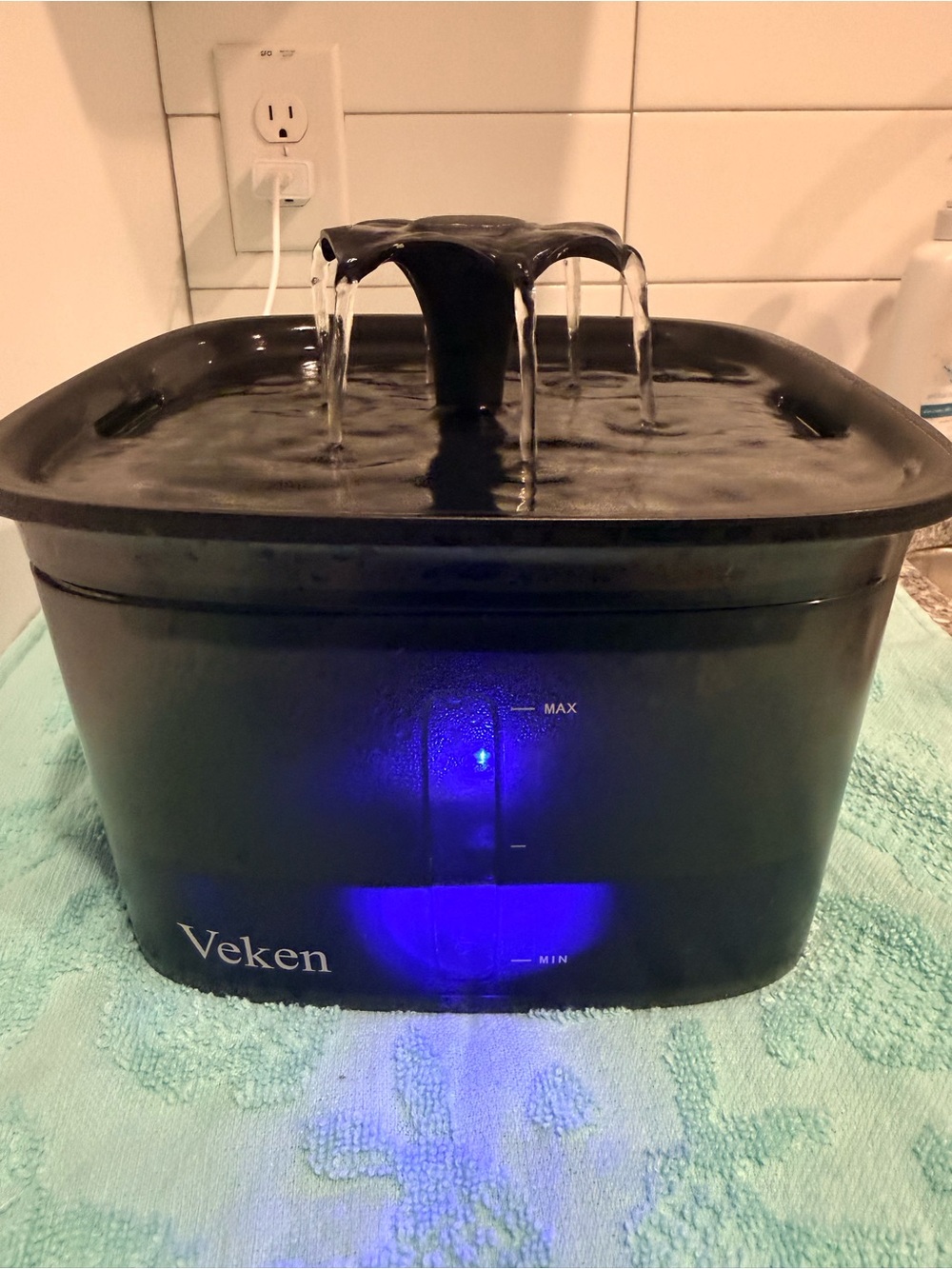 Black Pet Water Fountain - Quiet Circulating Water Dispenser